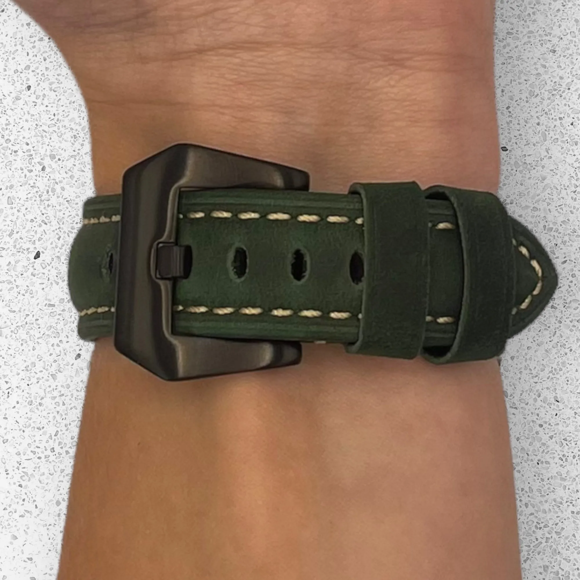 Retro Leather Straps Compatible with the Fitbit Versa 3