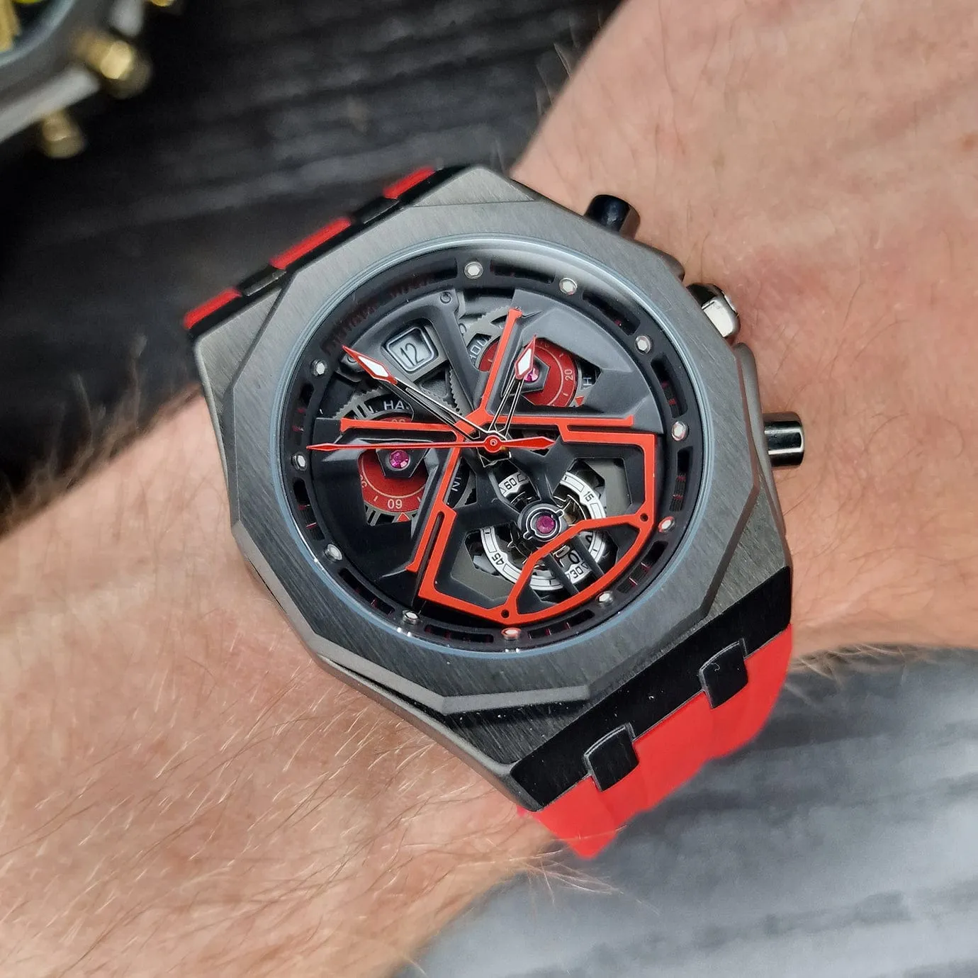 The Voyager Elite - Red (42mm)